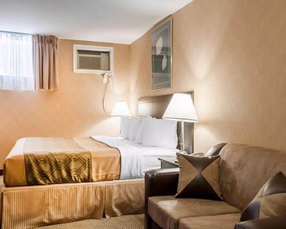 Woodstock Inn and Suites 2