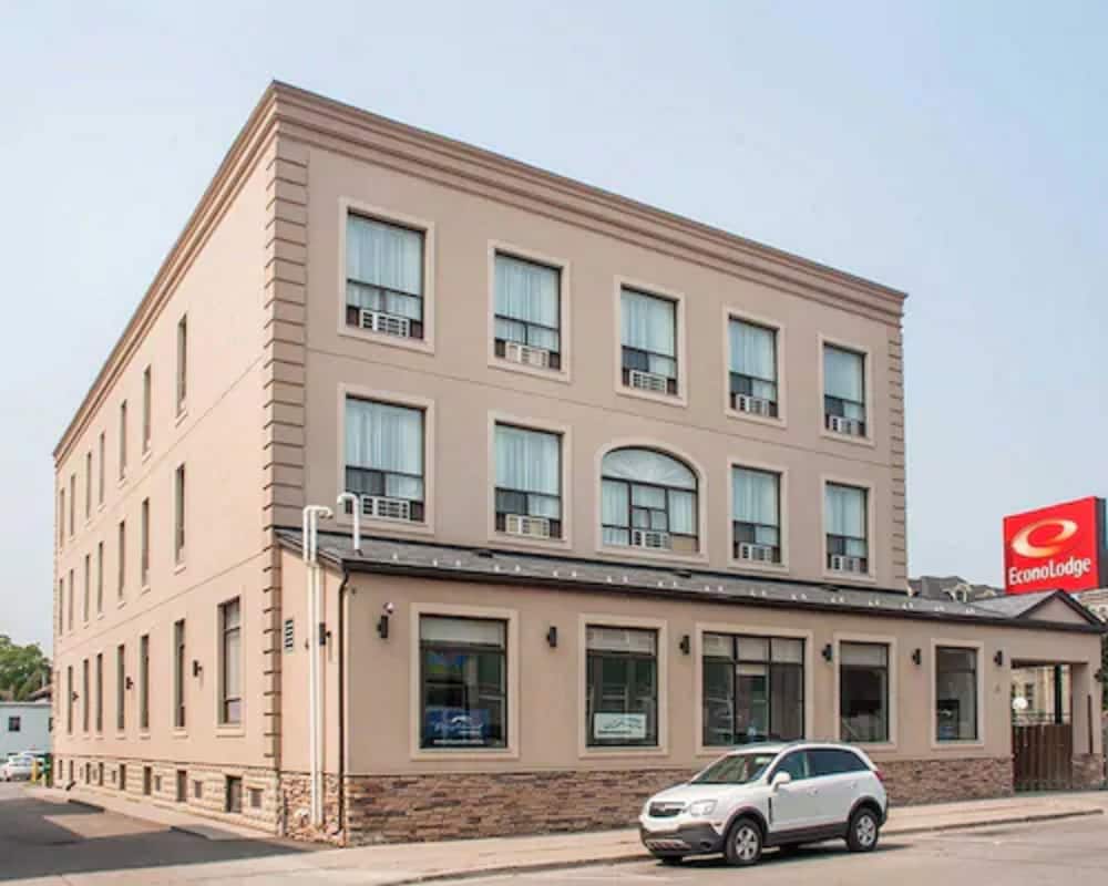 Woodstock Inn and Suites 1
