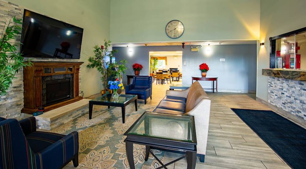 Quality Inn & Suites Woodstock near Lake Geneva 2
