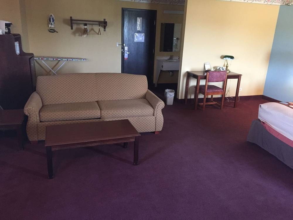 Super 8 by Wyndham Woodstock 2