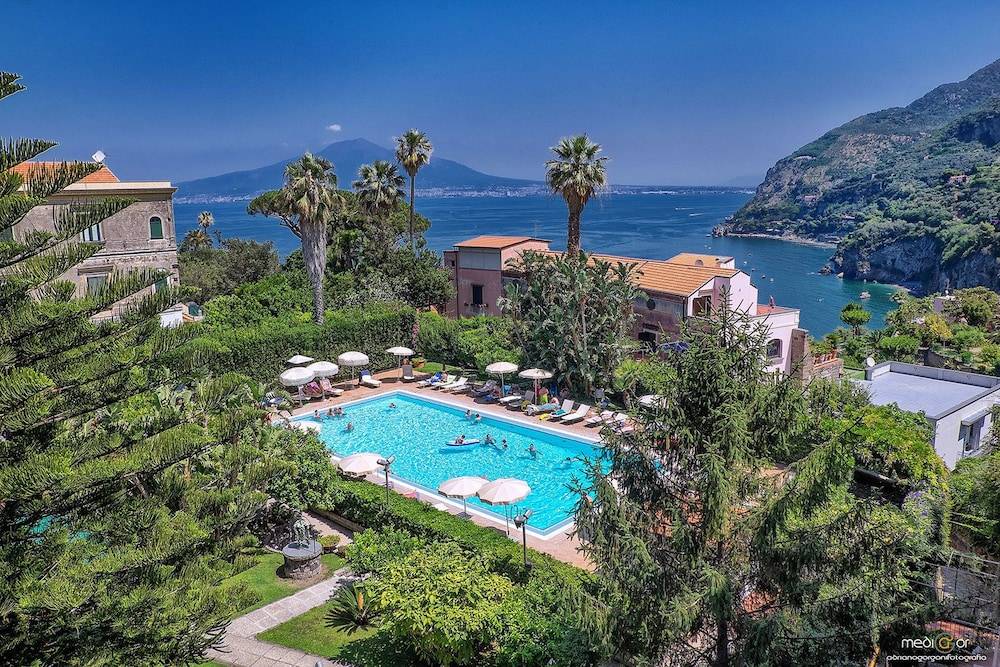 Aequa Hotel 1