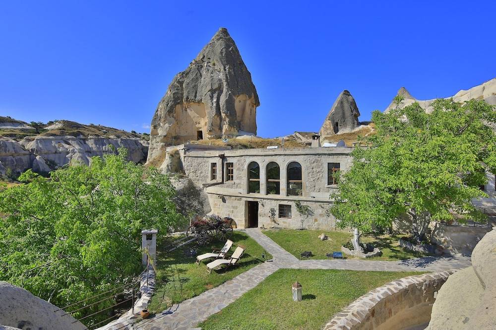 Traveller's Cave Hotel 1