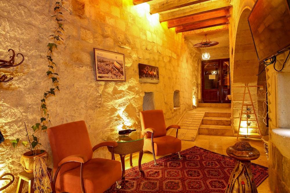 Bedrock Cave Hotel - Adults Only 2
