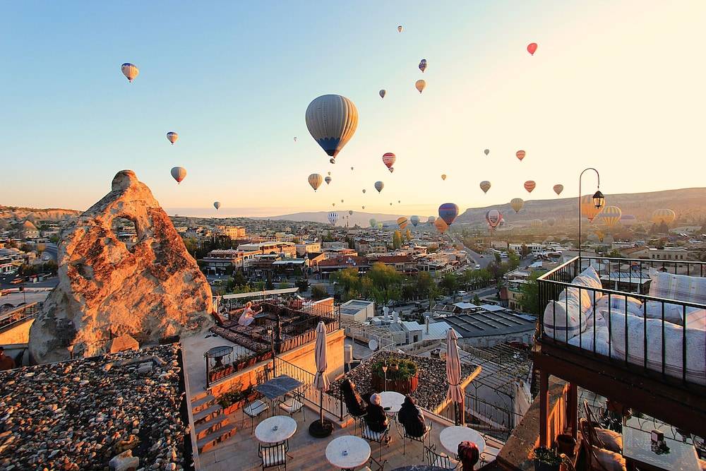 Bedrock Cave Hotel - Adults Only 1