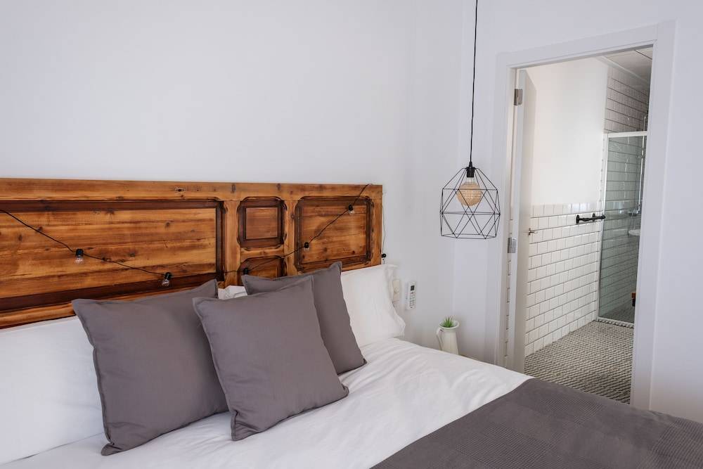 GOMEZ ROOMS 1