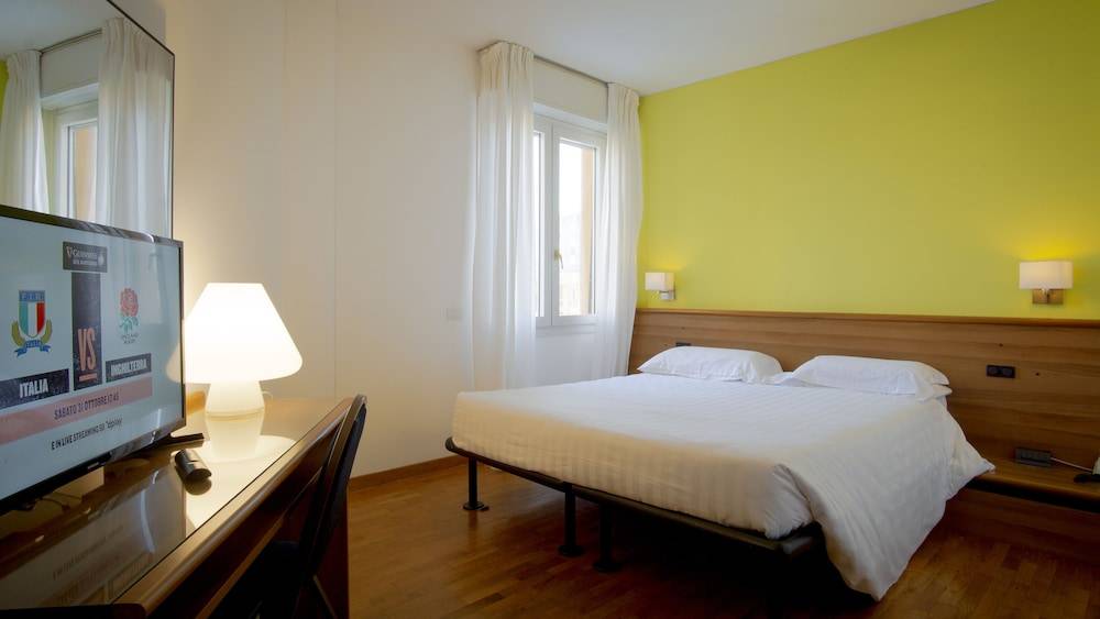 Mistral2 Hotel 2