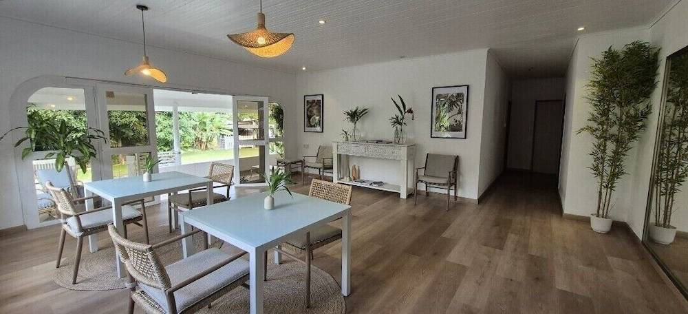 Beau Vallon Bungalows 2