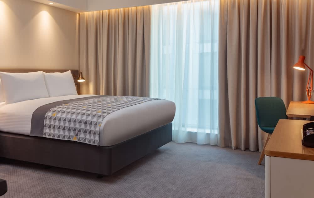 Holiday Inn LONDON - HEATHROW BATH ROAD by IHG 2