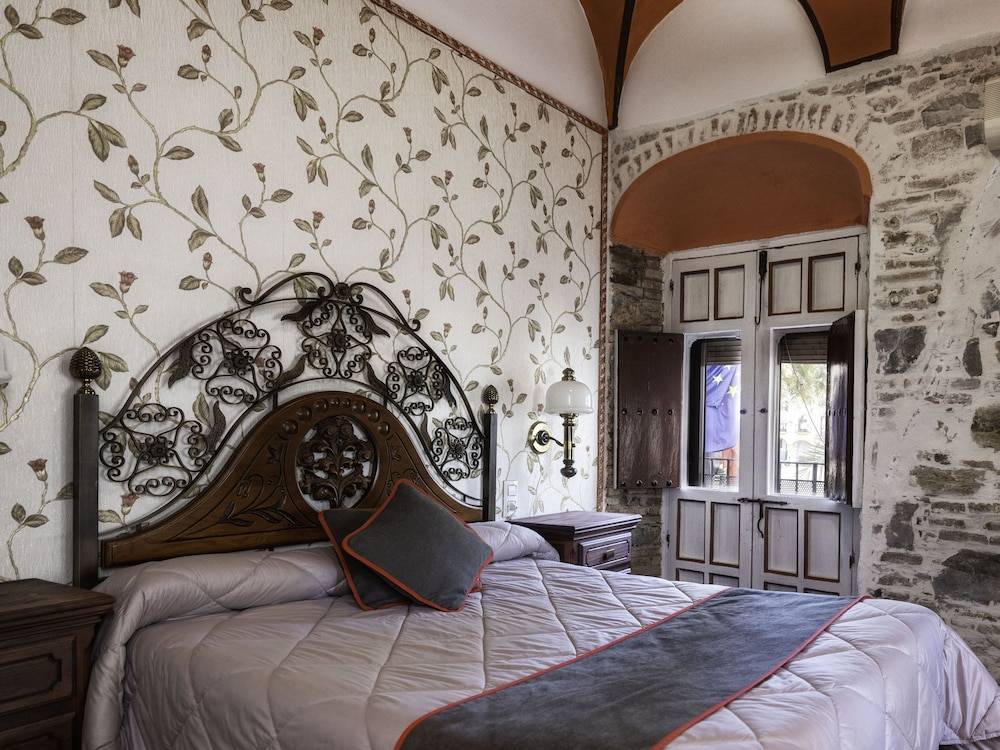 Hotel Las Palmeras by Vivere Stays 1