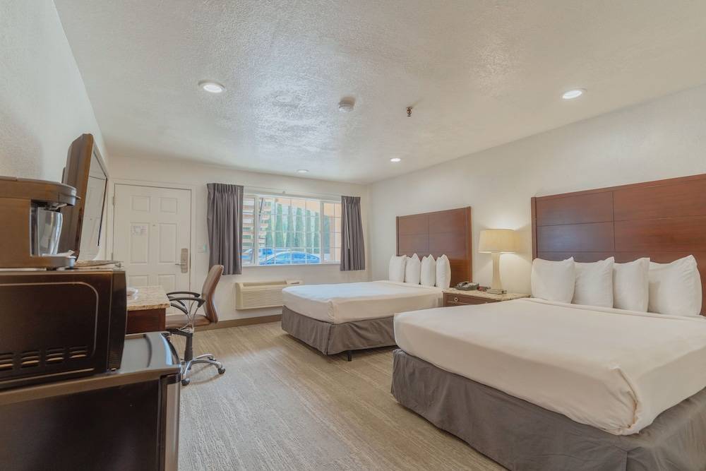 The Yosemite Inn 1