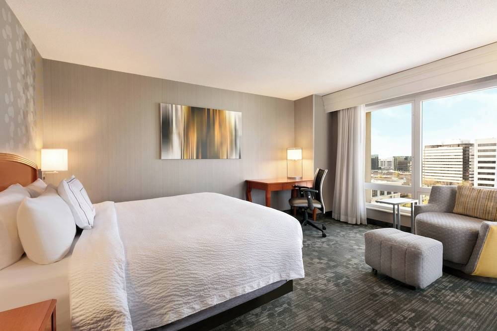 Courtyard by Marriott Tysons McLean 1