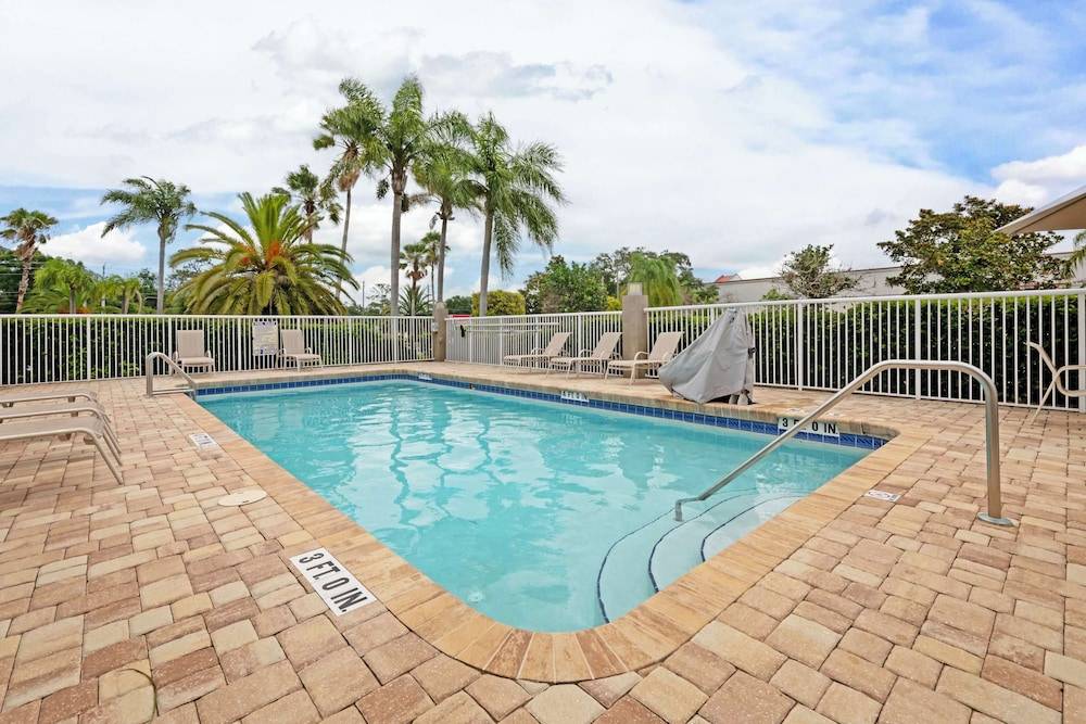 Best Western Edgewater Inn 1