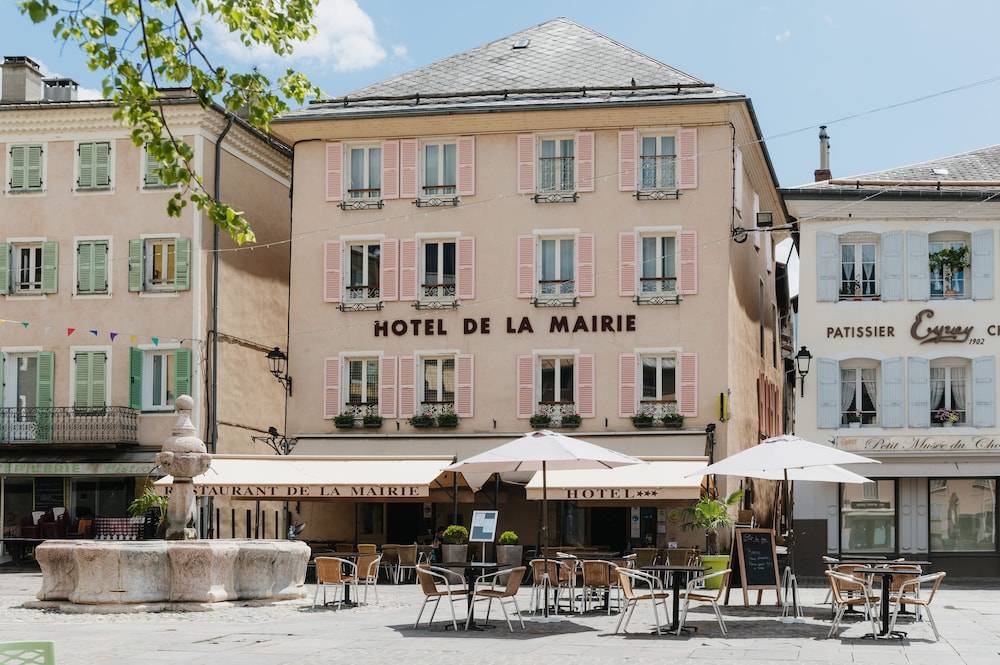 Logis - Hotel De La Mairie 1