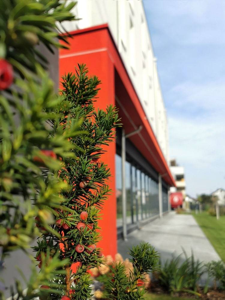 DORMERO JeHo Graz Airport 1