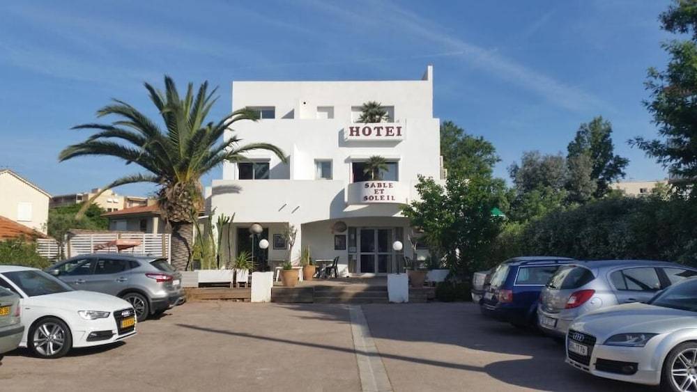 Hotel Sable Et Soleil - Port, Plage & Jacuzzi privé 1
