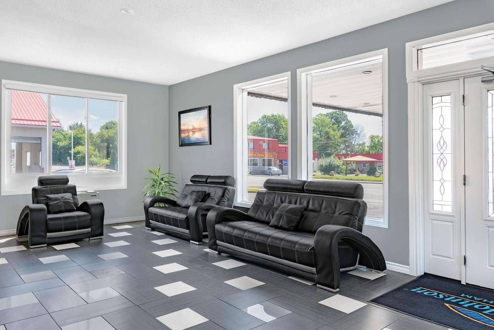 Howard Johnson by Wyndham Gananoque 2
