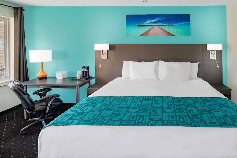 Howard Johnson by Wyndham Gananoque 1