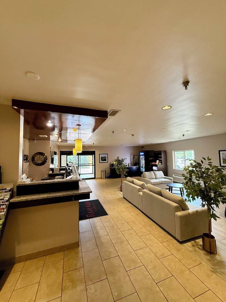 Ramada by Wyndham Glendale Heights/Lombard 1