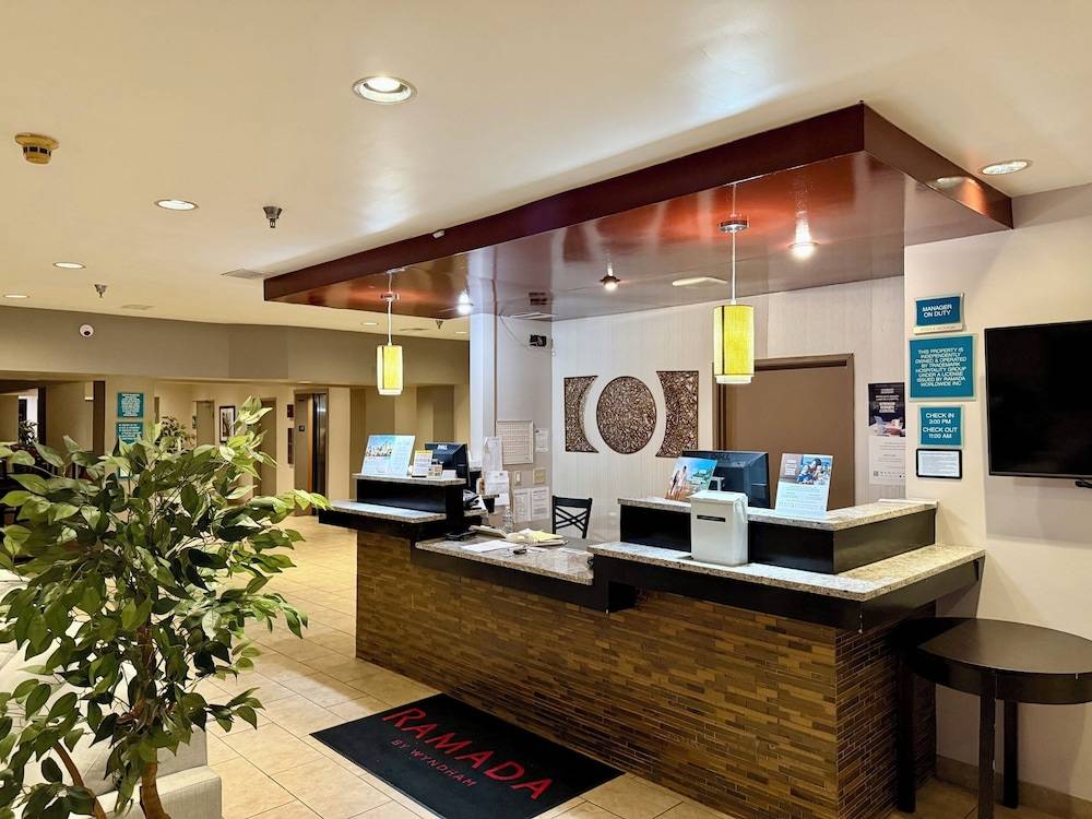 Ramada by Wyndham Glendale Heights/Lombard 2