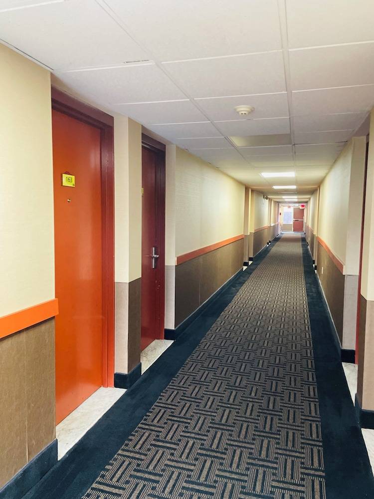 Super 8 by Wyndham Gloucester 2
