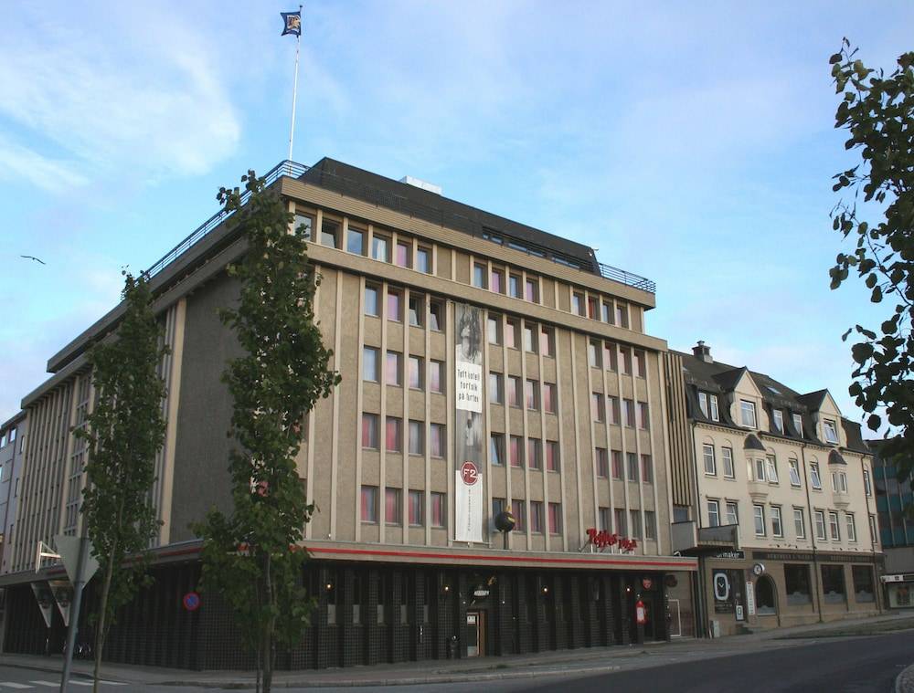 F2 Hotel 1