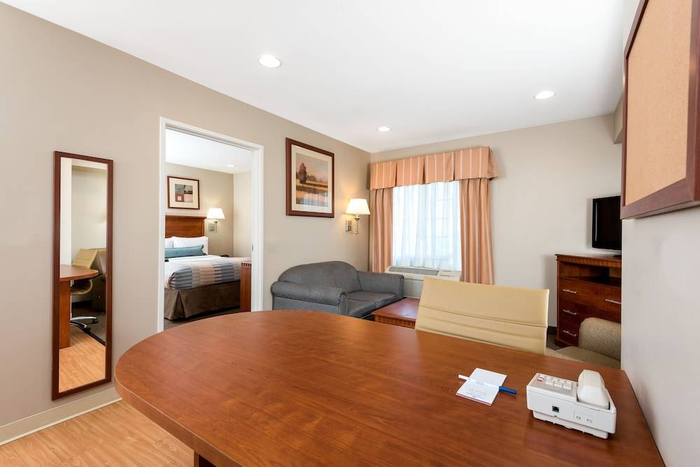 Candlewood Suites LAX HAWTHORNE by IHG 2