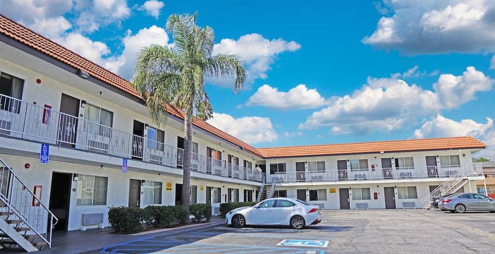 Hawthorne Plaza Inn Near LAX 1