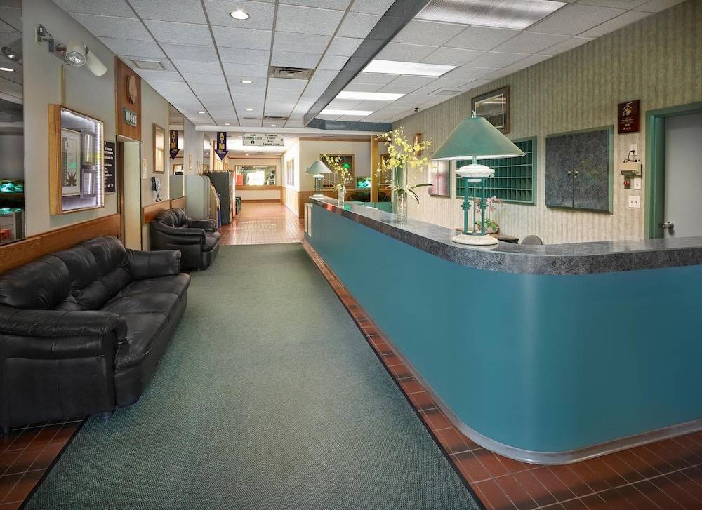 Crestwood Hotel 2