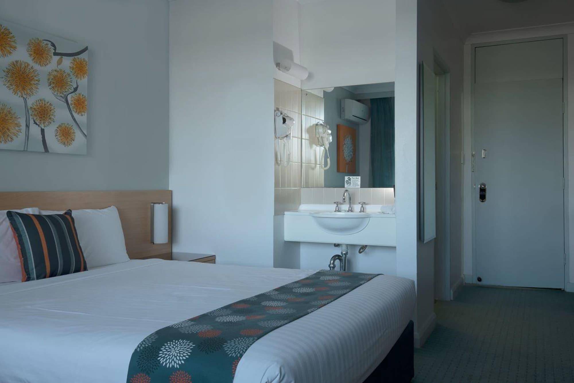 Markets Hotel 2