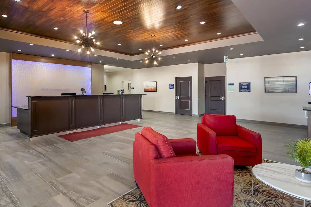 Best Western Plus Hinton Inn & Suites 2