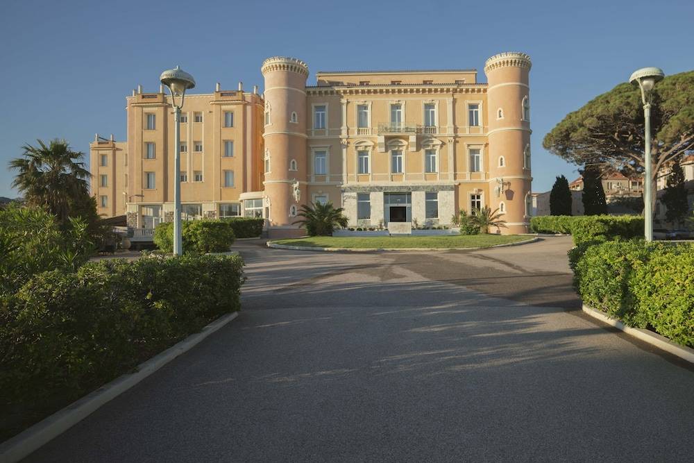 Langley Resort Napoléon Bonaparte 1