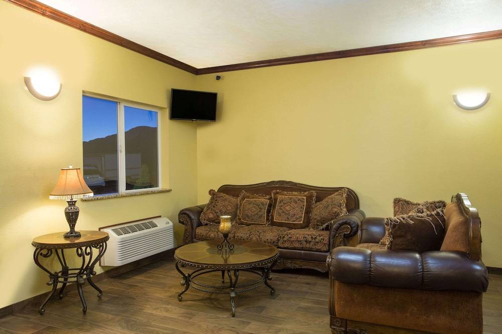 Days Inn by Wyndham Hurricane/Zion National Park Area 2
