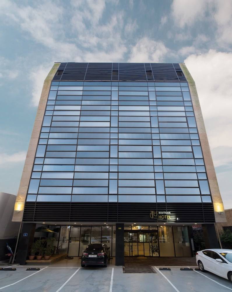 Reve Hotel Jeju 1