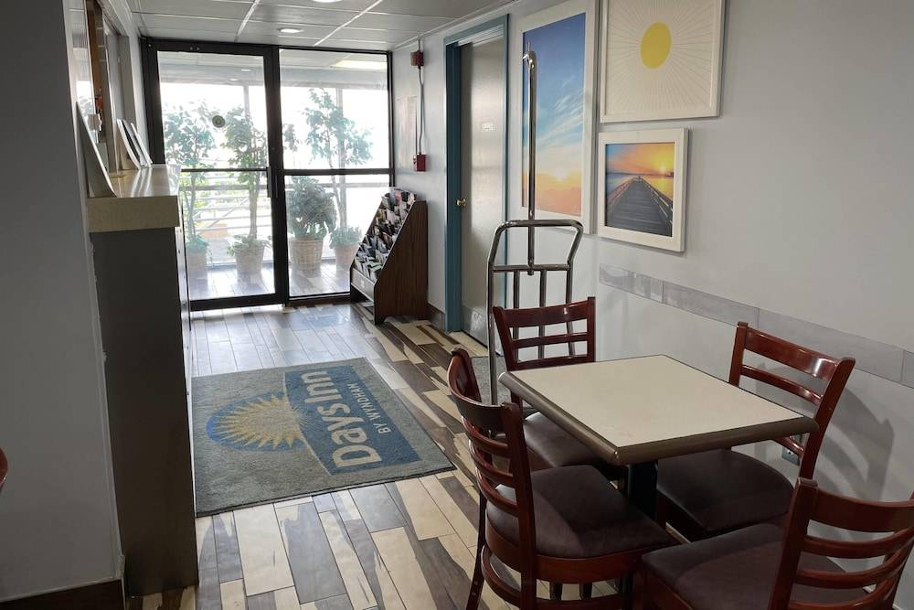 Days Inn by Wyndham Jersey City 2