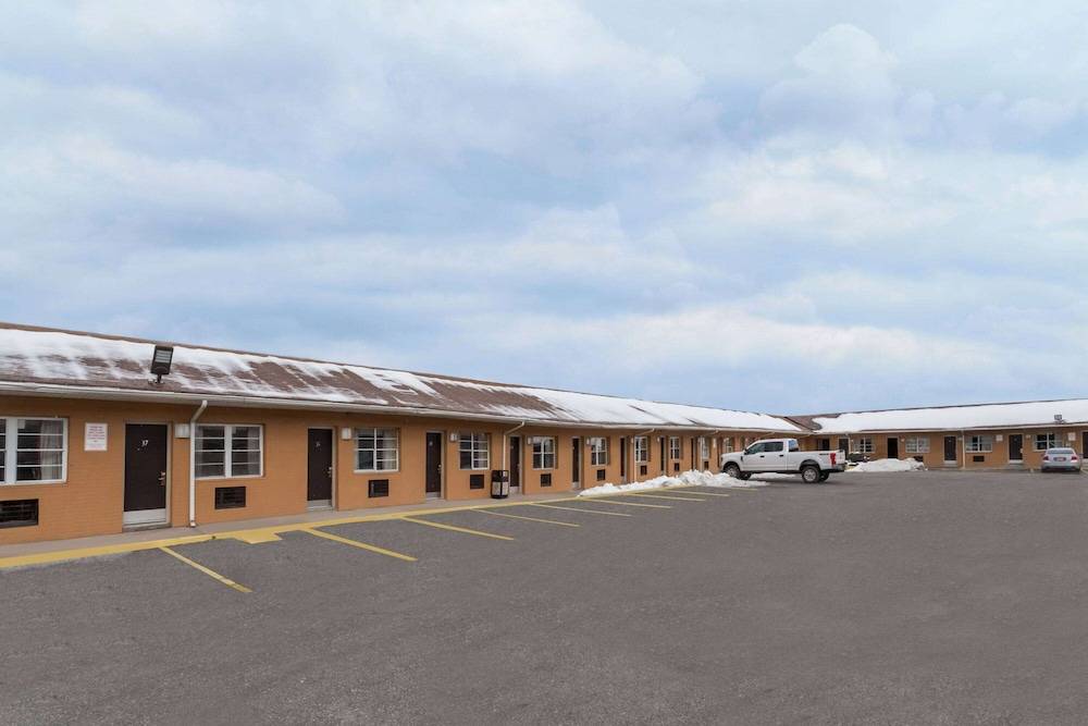 Travelodge by Wyndham Jersey City 1