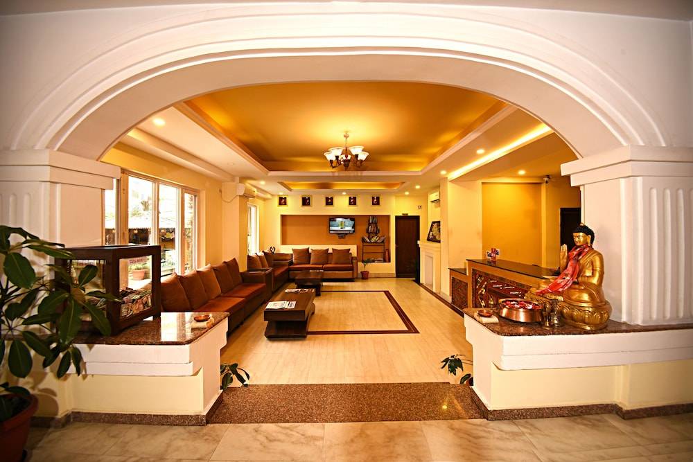 DOM Himalaya Hotel 2