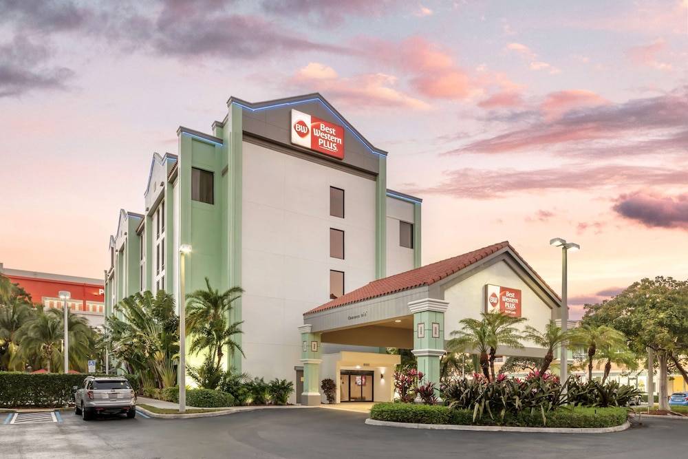 Best Western Plus Kendall Hotel & Suites 1