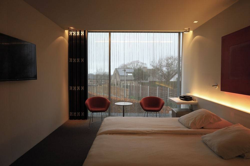 D-Hotel 2