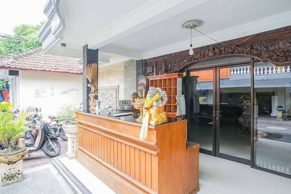 RedDoorz at Mahendra Beach Inn Kuta 2