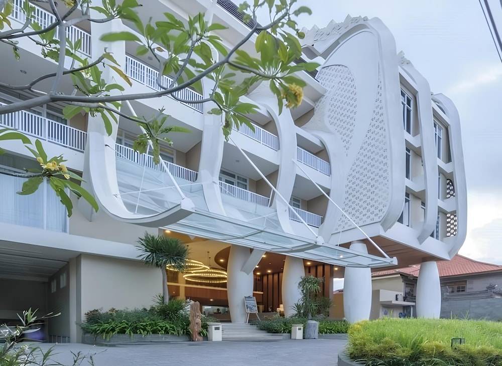Bedrock Hotel Kuta 1