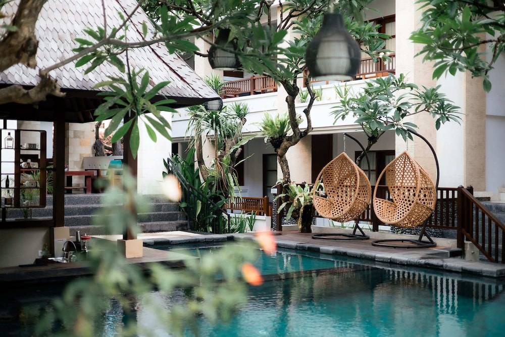 Fourteen Roses Beach Hotel 1