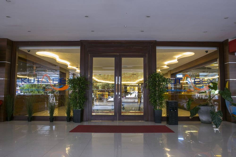 Kutabex Beachfront Hotel 2