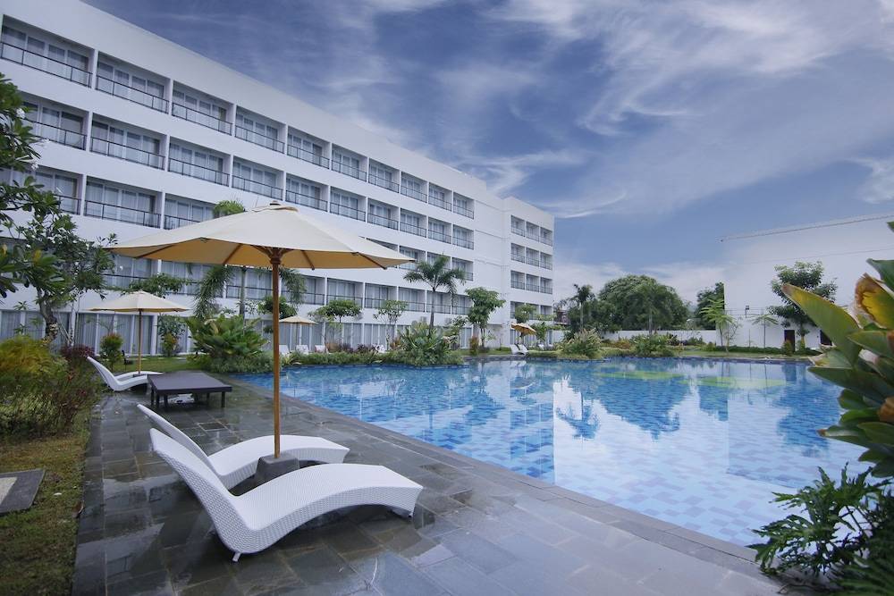Raja Hotel Kuta Mandalika Resort & Convention 1