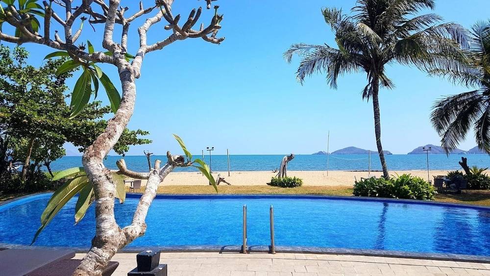 Luwansa Beach Hotel 1