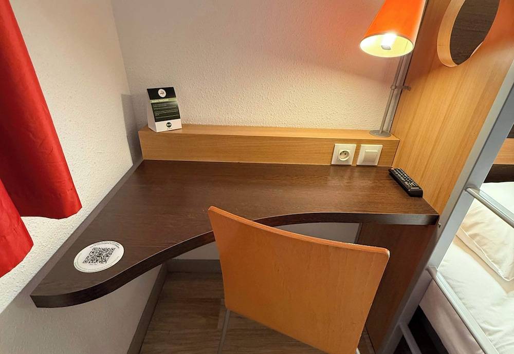 B&B HOTEL Lisieux Parc des Expositions 2