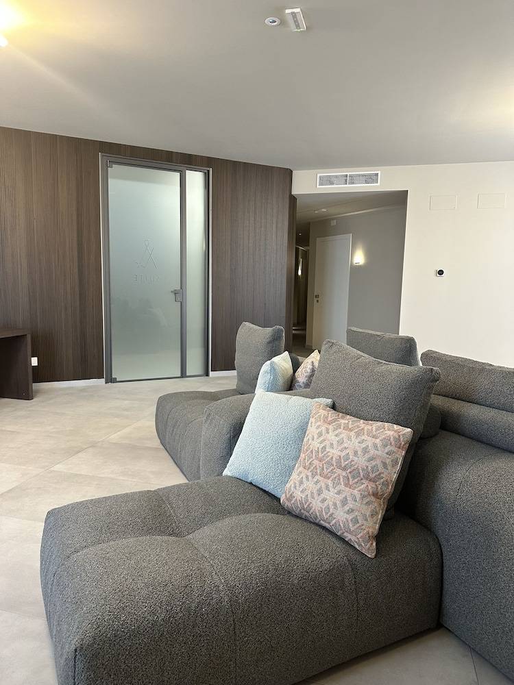 Al Suite 1