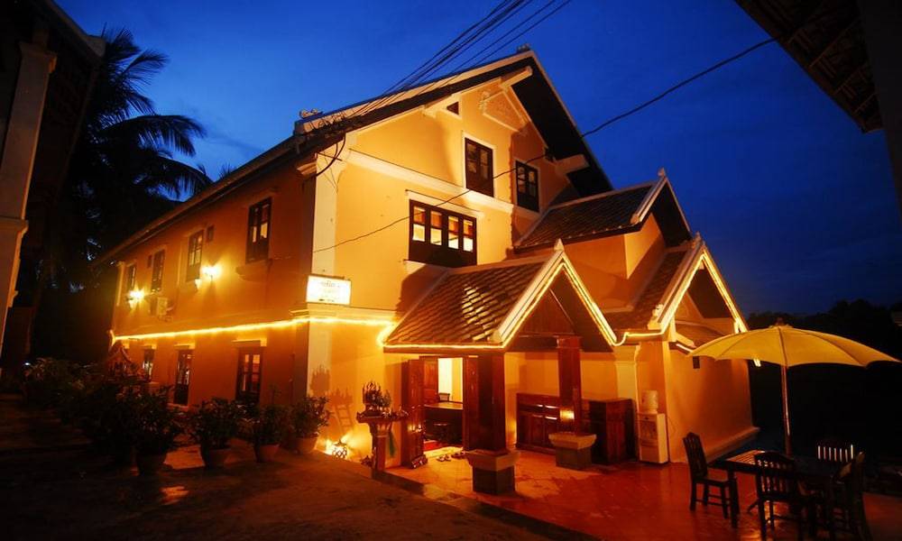 Merry Riverside Hotel 1