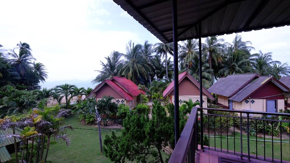 Lolita Bungalow 1