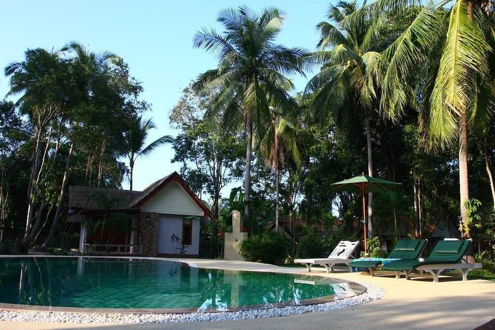 Phalarn Inn Resort 1