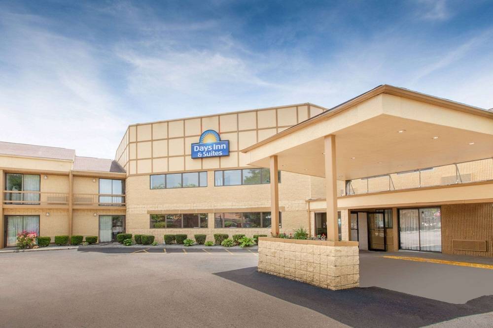 Days Inn & Suites by Wyndham Madison Heights MI 1